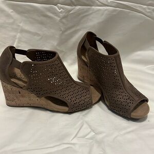 LifeStride Womens Hinx 2 Cut-Out Wedge Heels 8W